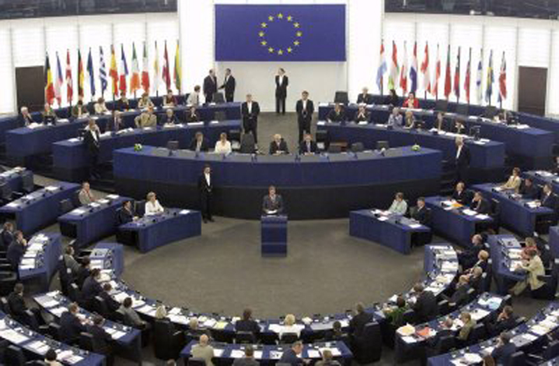 Parlamentarii europeni au respins tăierile bugetare pentru 2015 - parlamentarii-1414077624.jpg
