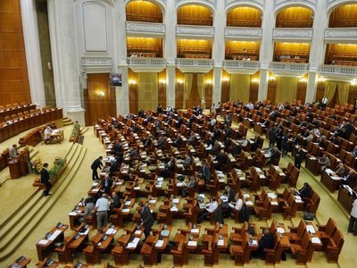 Ședința Parlamentului a fost amânată până la ora 12,00 la propunerea PDL - parlamentmotiunerazvanchirita-1316506754.jpg