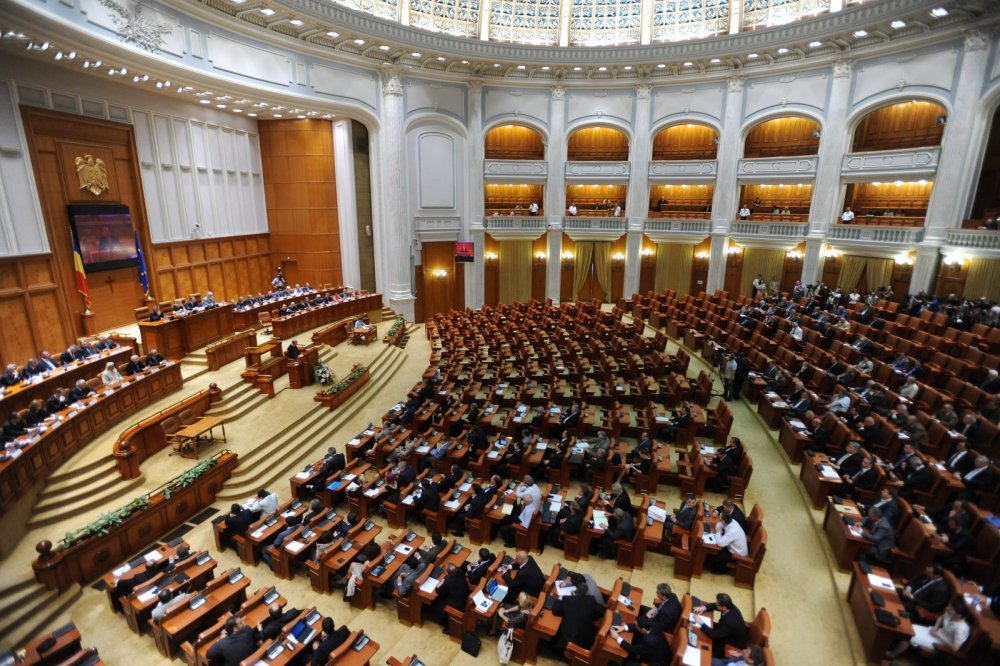 Parlamentul va decide în ce locuri devine obligatorie purtarea măștilor - parlamentromania-1589216779.jpg