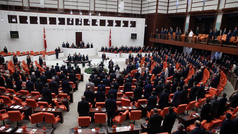 Parlamentul turc adoptă o lege controversată. Altercație  între deputați - parlamentul-1520952038.jpg