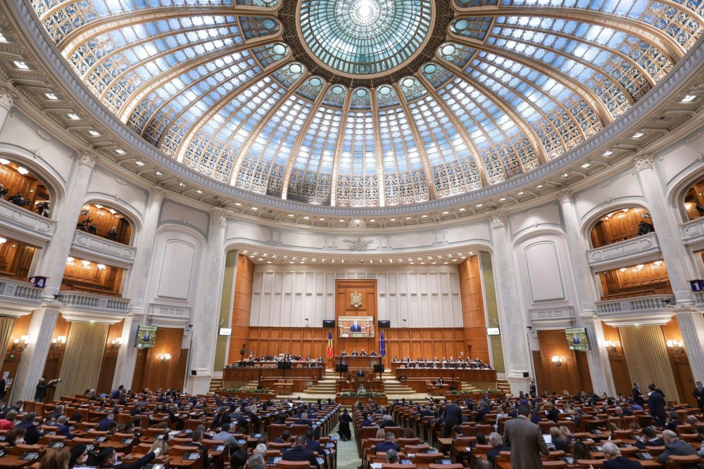 Parlamentarii revin la lucru. Legi importante, de care depind miliarde de euro, așteaptă să fie dezbătute și votate - parlamentulromanieisedintaguvern-1691422268.jpg