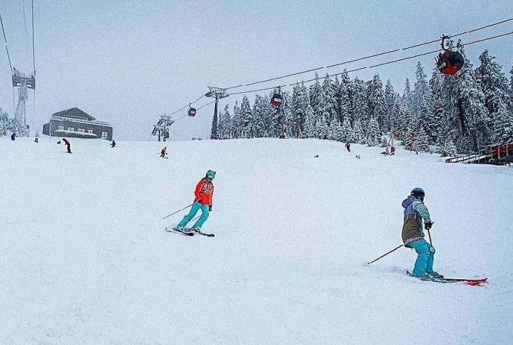 Veşti bune pentru iubitorii sporturilor de iarnă! S-a deschis o nouă pârtie, în Poiana Brașov - partie-1706702208.png