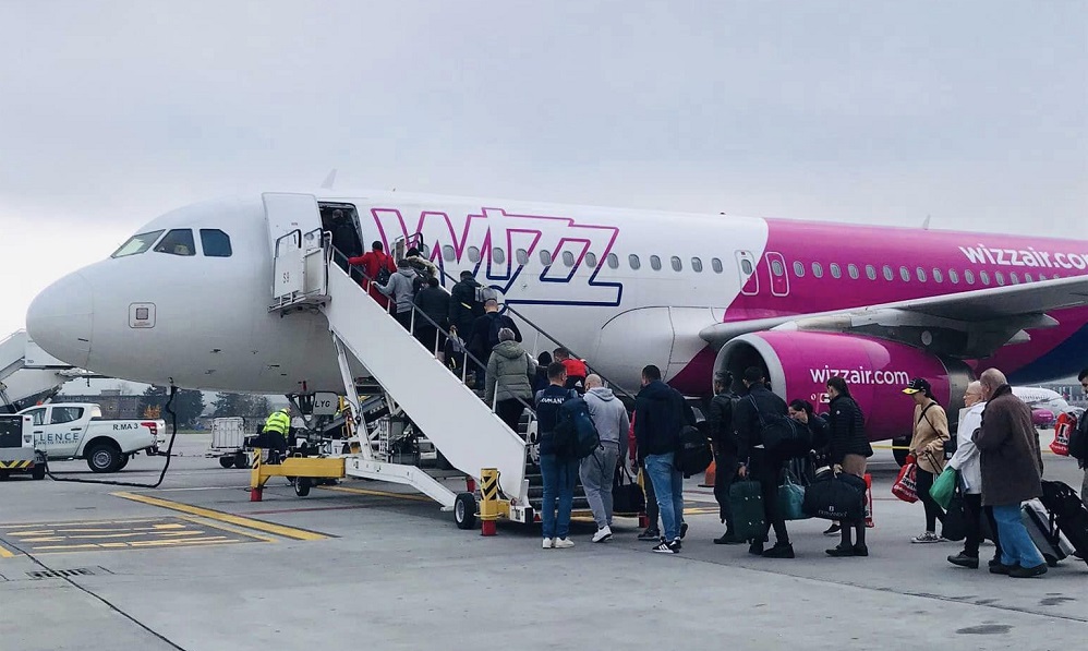 Din aprilie, pasagerii Wizz Air vor fi sunați de un robot în cazul anulării sau întârzierii unui zbor - pasageriwizzaircluj-1710432633.jpg