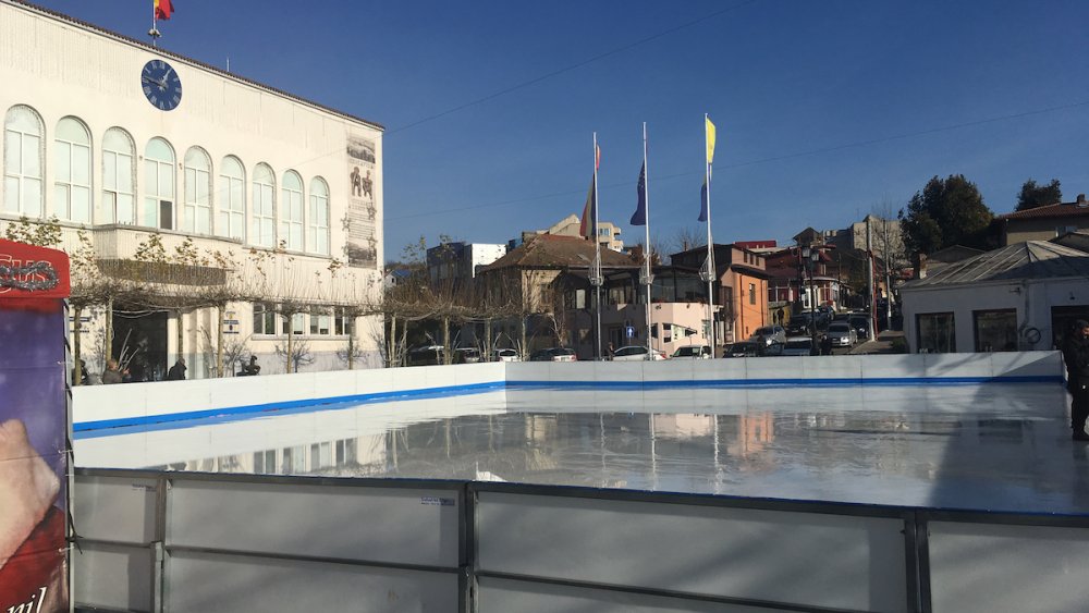 Primăria Cernavodă amenajează un patinoar cu acces gratuit - patinoarcernavoda-1637943615.jpg