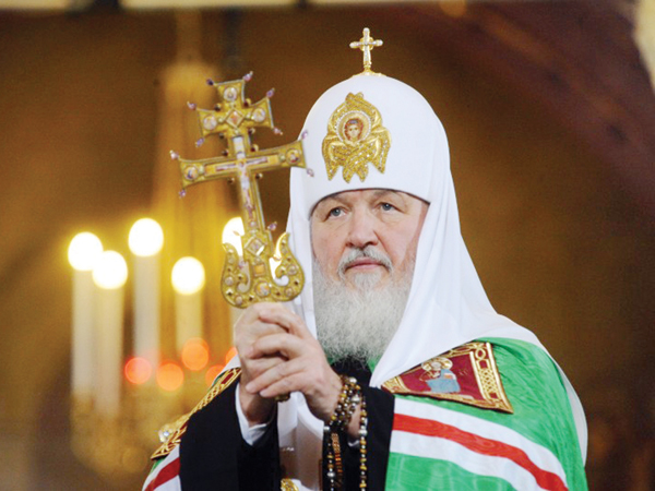 Patriarhul rus Kiril a primit cadou un avion de vânătoare - patriarhulkirill-1410955241.jpg
