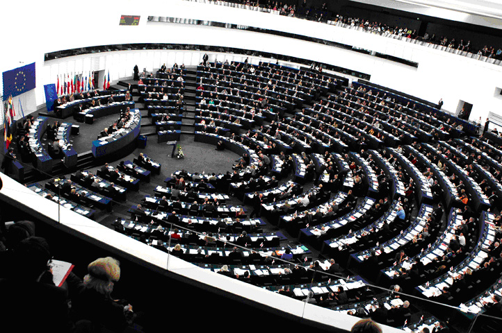 Dezbatere cu scântei. Lupta politică de la București se mută în Parlamentul European - pe1p-1347384699.jpg