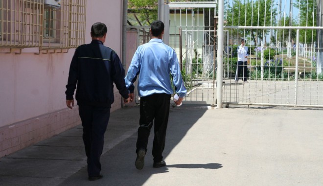 Sute de deținuți de la Poarta Albă sunt angajați  la firme din Constanța - penitenciarvalultraiancazinculpa-1384584046.jpg