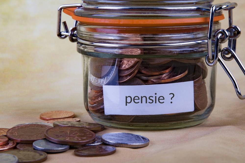 LOVITURĂ DURĂ PENTRU PENSIILE PRIVATE / Guvernul Grindeanu vrea să naționalizeze fondurile private de pensii pentru a avea bani pentru majorarea salariilor? NN Pensii, prima reacție oficială - pensie-1491976909.jpg