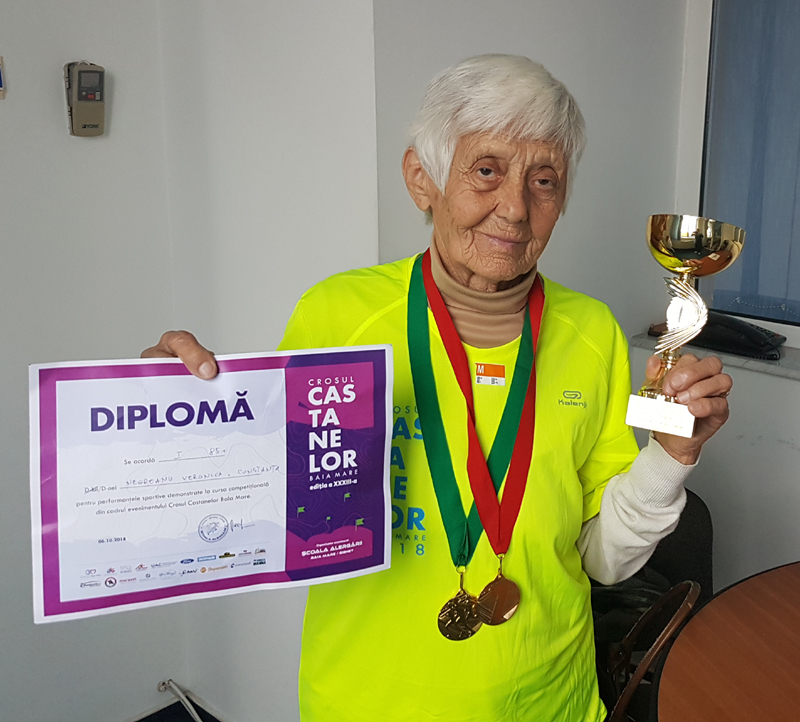 Pe podium, la 88 de ani! Veronica Negreanu, victorioasă la Crosul Castanelor - pepodium-1539019866.jpg