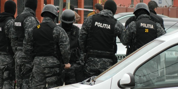 Acțiune de amploare în București și 13 județe, polițiștii fac 144 de percheziții - perchezitii-1607934512.jpg