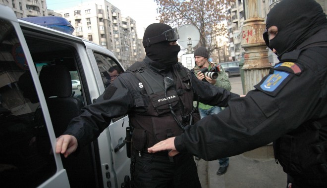 UPDATE. CRIMĂ TERIBILĂ în Constanța / Polițiștii fac percheziții la locuința principalului suspect - perchezitii13600492831365498428-1379505578.jpg