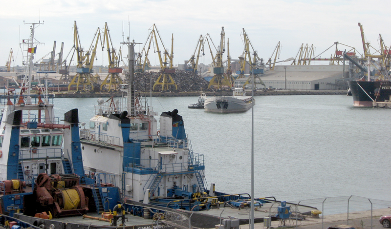 Performanțele porturilor maritime românești - performanteleporturilor-1387480265.jpg