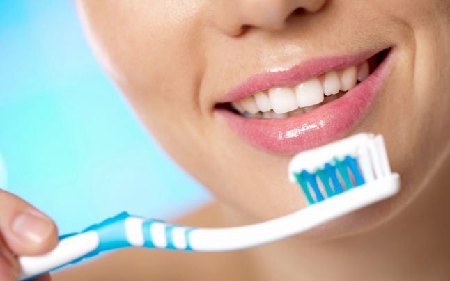 Constănțenii, invitați să își schimbe gratuit periuțele de dinți. Iată unde - periutadedinti-1410348450.jpg