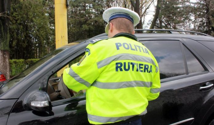 Tânăr prins de către polițiști la volanul unui autovehicul, având dreptul de a conduce suspendat - permis-1659699783.jpg