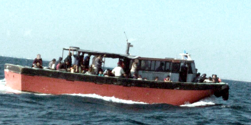 Pescador plin cu migranți, interceptat de polițiștii de frontieră, în Marea Neagră - pescador-1504445681.jpg