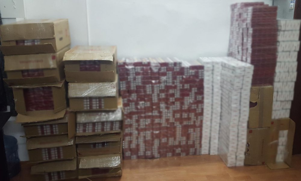 Peste 13.000 de pachete cu țigări de contrabandă descoperite de polițiștii de frontieră - peste13-1559505573.jpg
