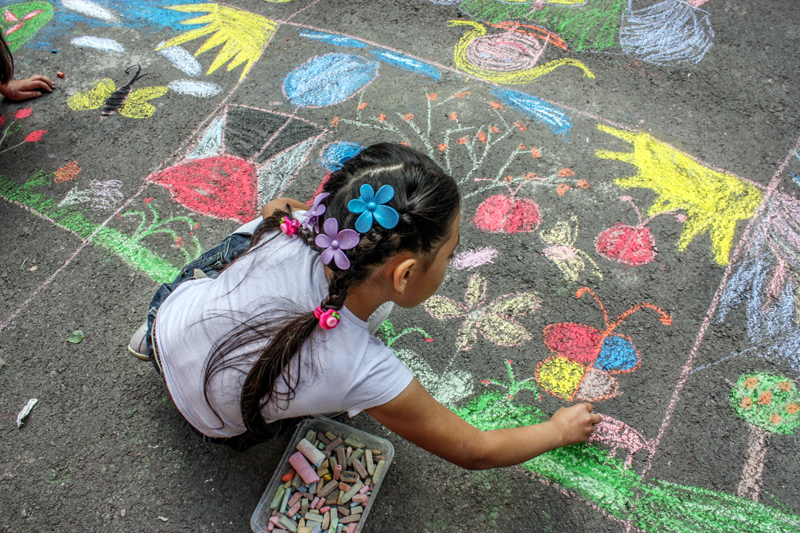 Peste 600 de copii își sărbătoresc  ziua în Cumpăna - peste600decopii-1432827142.jpg
