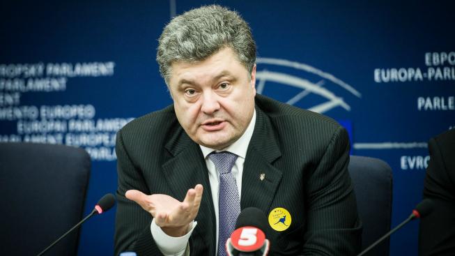 Decretul președintelui Poroșenko privind închiderea temporară a graniței cu Rusia a intrat în vigoare - petroporosenko-1411636389.jpg