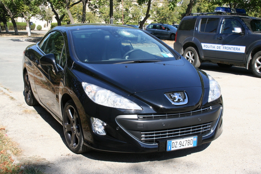 Peugeot furat din Italia găsit pe străzile din Năvodari - peugeot20308cc1-1317383880.jpg
