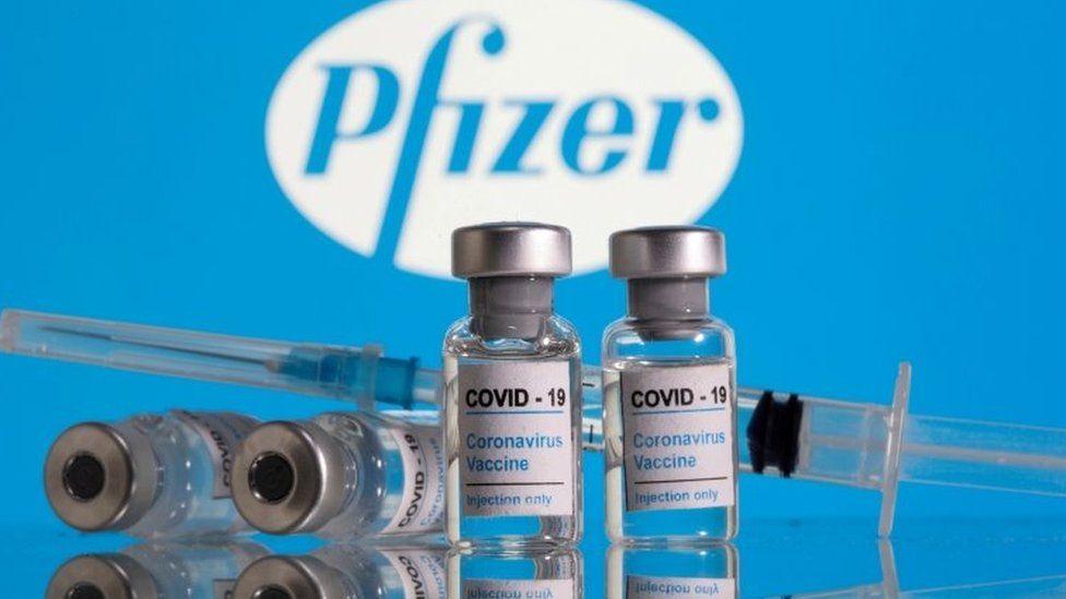 O nouă tranșă de vaccin Pfizer, de 737,100 de doze, este adusă în țară - pfizer-1632672054.jpg