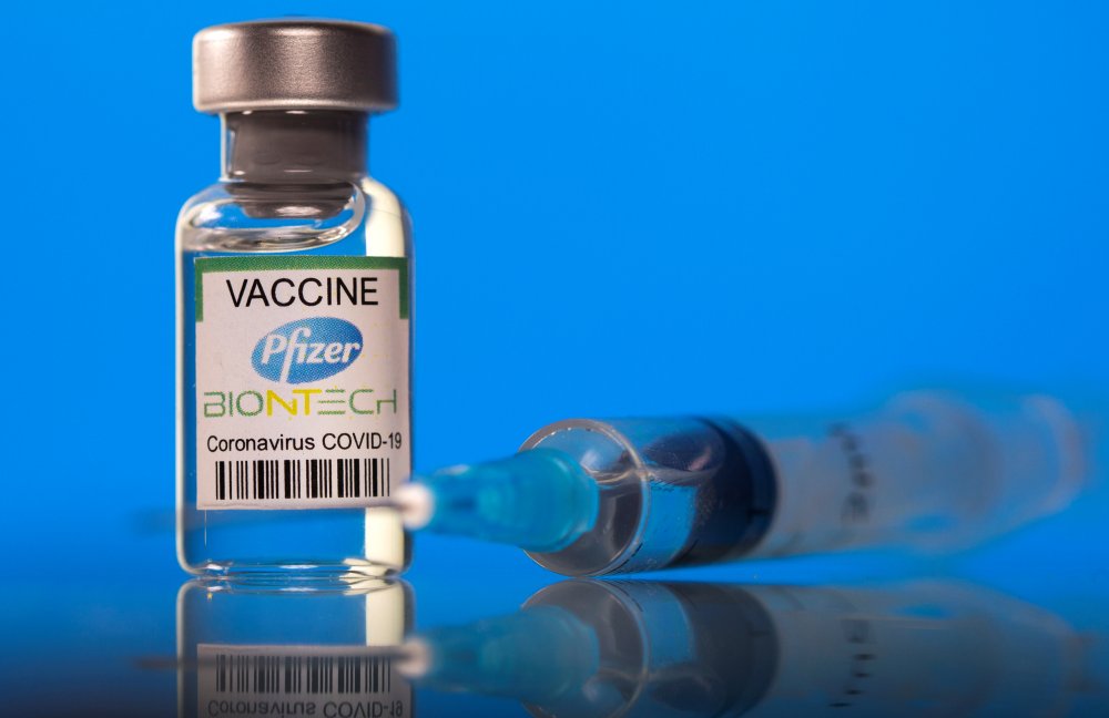 Directorul BioNTech estimează ca in 2022 ar putea fi nevoie de un vaccin îmbunătățit împotriva covid - pfizer-1633266938.jpg