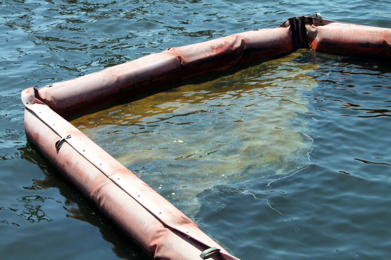 Piedici în ținerea sub control a poluării de la navele scufundate în urmă cu 20 de ani - piediciincaleaautoritatilor-1405095028.jpg