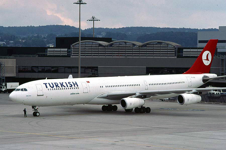 Doi piloți ai companiei Turkish Airlines, răpiți la Beirut - pilotiturkish-1376055659.jpg
