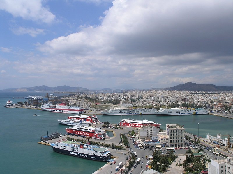 Grecia a vândut chinezilor cel mai mare port al țării pentru 368,5 milioane de euro - pireu-1460125160.jpg