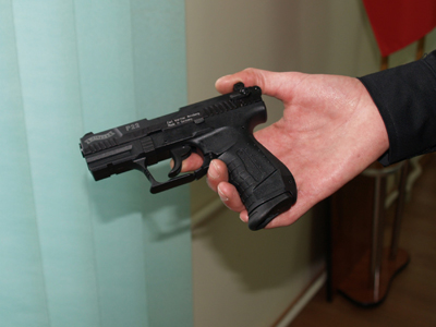 Pistol cu gaze, adus ilegal din Bulgaria de o moldoveancă - pistol-1348487705.jpg