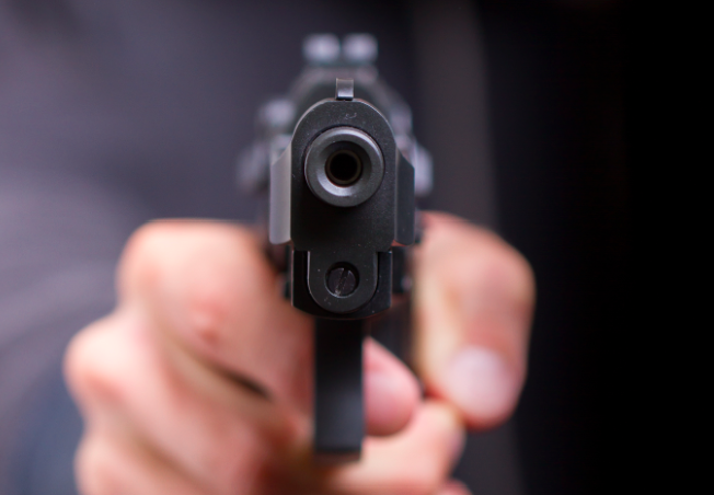 Împușcături într-o școală din Constanța. Pistolul, adus de un elev - pistolscoala-1431153419.jpg