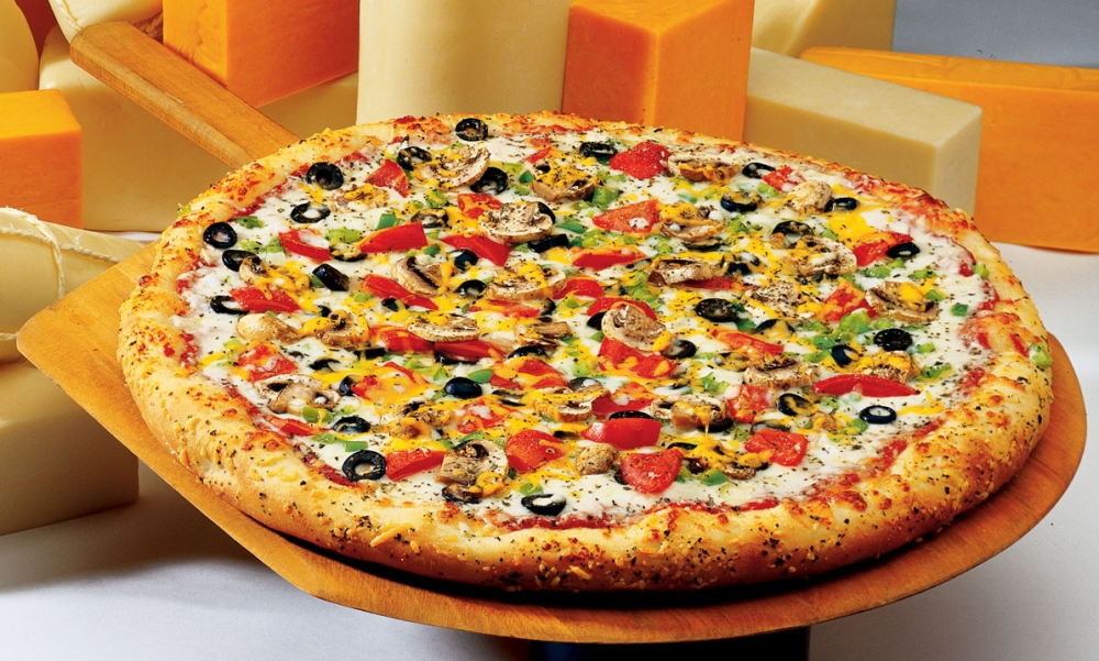 Pizza de casă cu blat crocant - pizza-1368685860.jpg