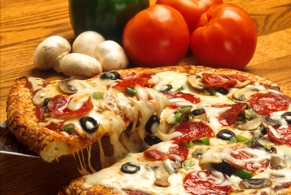 ATENȚIE mare unde mâncați! - pizza1-1377780253.jpg