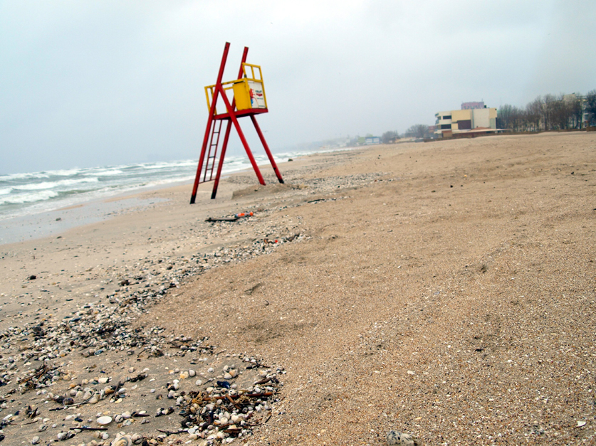 Începe bătaia pentru plajele Mării Negre - plaja-1330254980.jpg