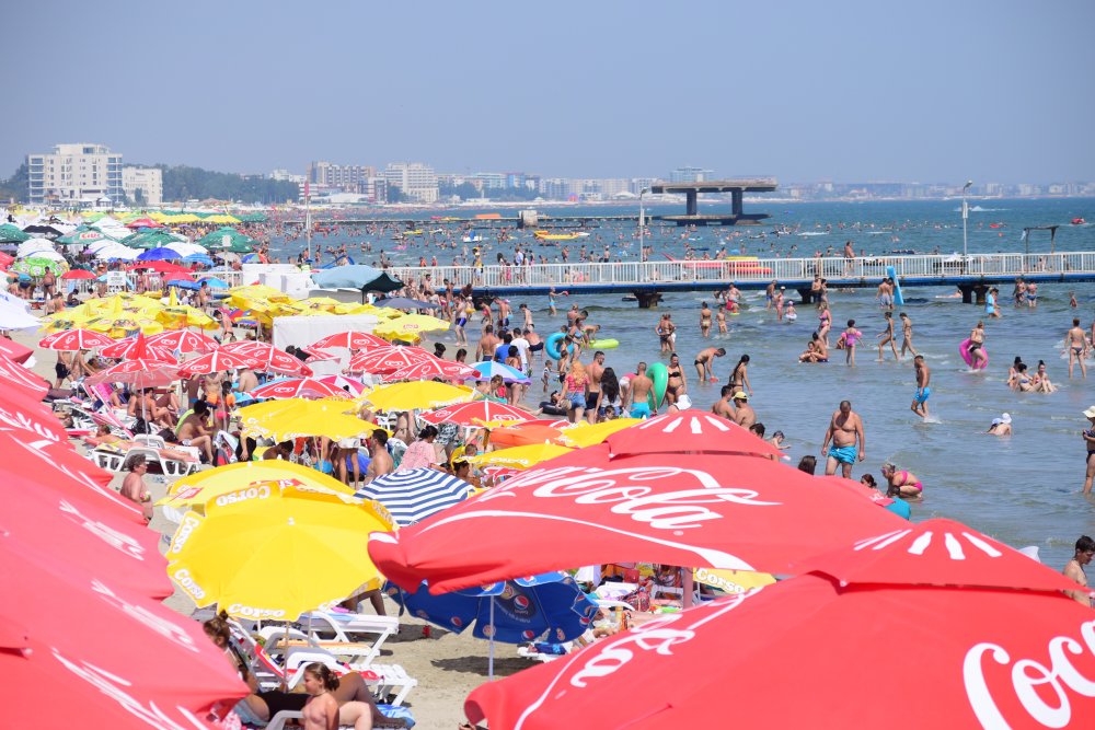 Vreme însorită, numai bună de plajă! Soare și maxime de 28 de grade Celsius, astăzi, la Constanța - plajamamaia14-1533711958.jpg