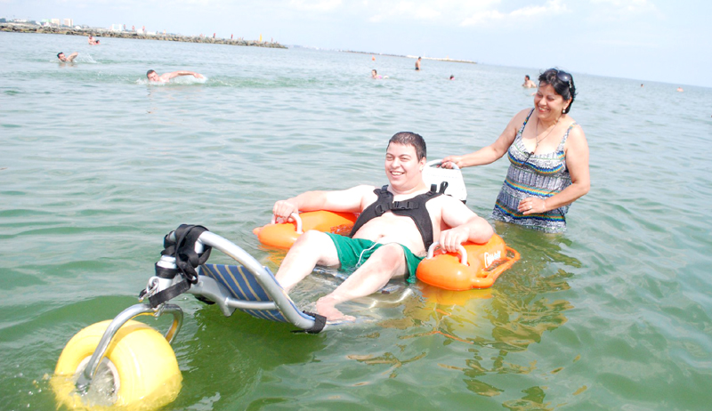 Plajă accesibilizată pentru persoanele cu dizabilități - plajaterapeutica-1528472239.jpg
