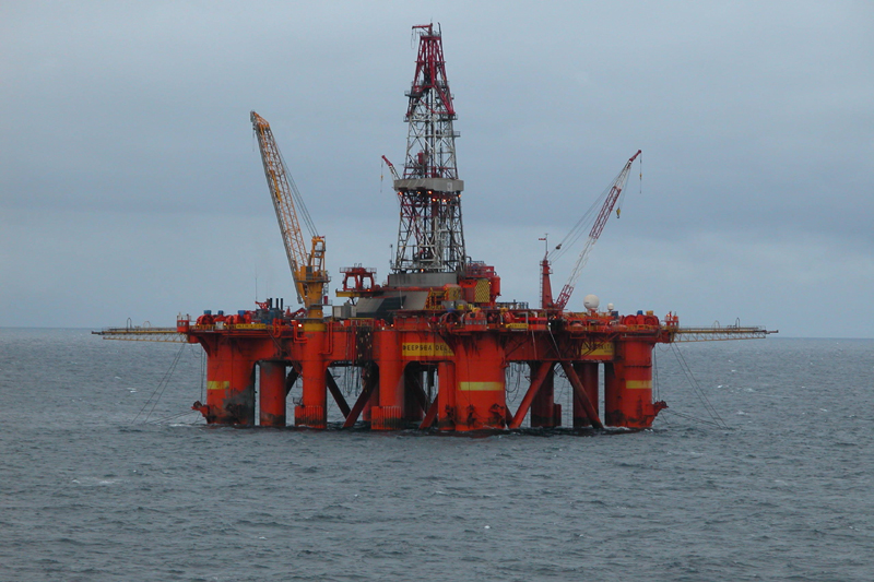 Giganții industriei petroliere ocupă poziții strategice în Marea Neagră - platforma6c426bf865-1353257154.jpg