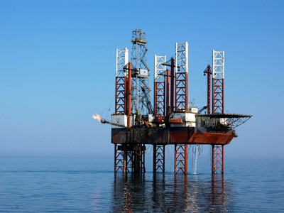 Guvernul a aprobat concesionarea a două perimetre petroliere la Marea Neagră - platformaforajmaritim-1319039830.jpg