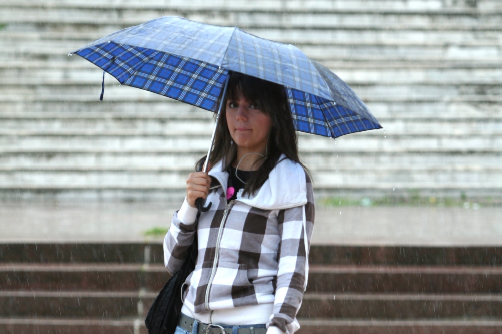 Maxime de 7 grade și ploaie, după-amiază, la Constanța - ploaie-1323345011.jpg