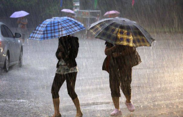 COD PORTOCALIU de ploi torențiale și vijelii, la Constanța. O nouă avertizare de la meteorologi, pentru duminică după-amiază - ploaie-1560072681.jpg