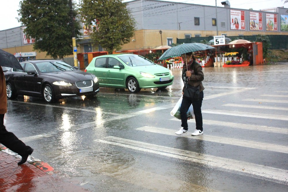 Ploaie puternică, miercuri, la Constanţa - ploaieputernica-1605638010.jpg