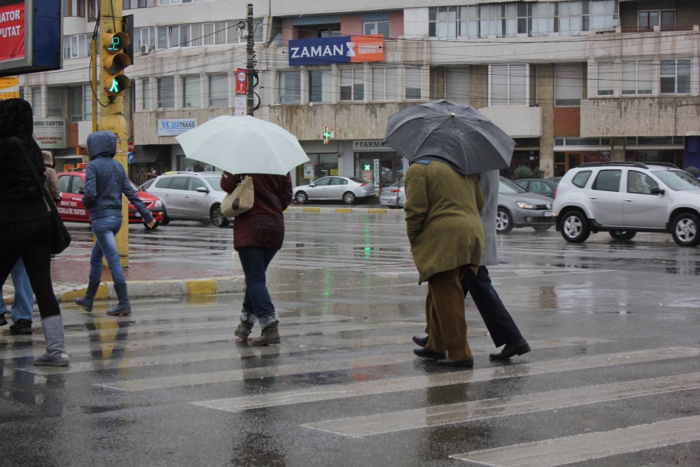 Cum va fi vremea astăzi, la Constanța - ploaieumbrelavremeploioasa-1363161172.jpg