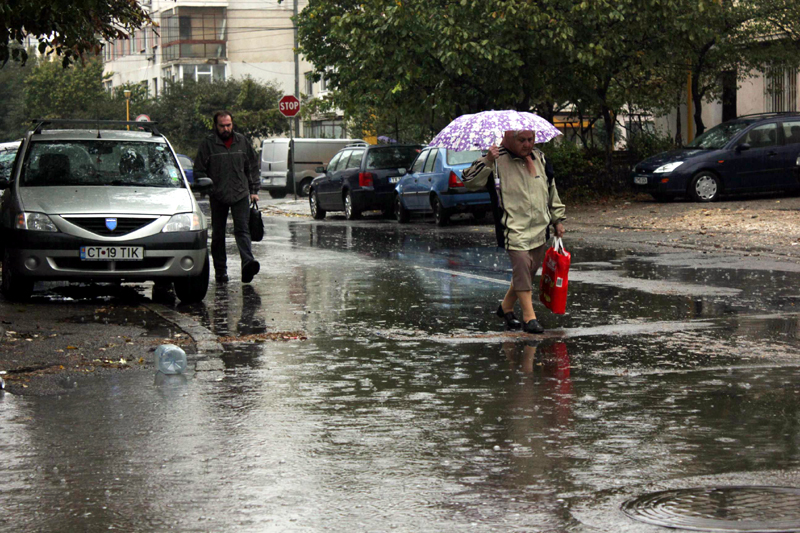Ploaie moderată și din ce în ce  mai frig, la Constanța - ploaievremeploioasa-1351527387.jpg