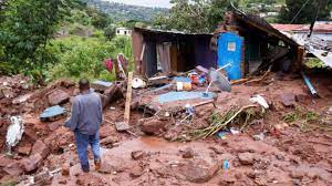 Ploile torenţiale au făcut prăpăd în Africa de Sud. Cel puţin 45 de persoane au murit în urma inundaţiilor - ploi-1649781659.jpg