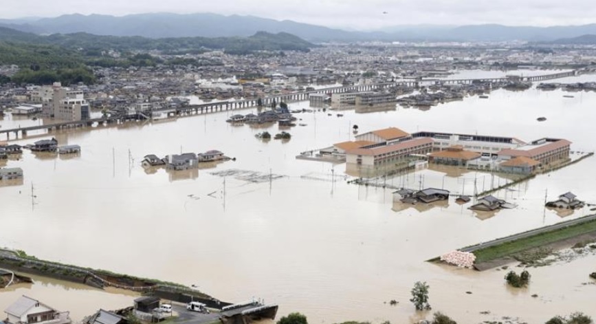 Ploile abundente din vestul Japoniei au condus la evacuarea a 370.000 de locuitori - ploi-japonia-1688895486.jpg