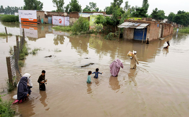 E jale în Pakistan! Ploile torențiale  au omoarât  zeci de oameni - ploitorentialepakistan-1457960043.jpg