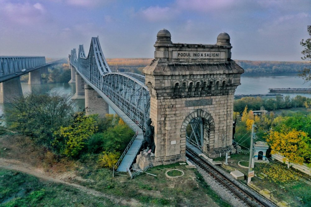 Podul de la Cernavodă a fost redeschis complet traficului - pod-1650453712.jpg