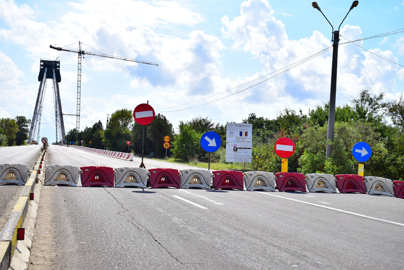 Treabă românească. Circulație blocată pe podul nou de la Agigea - podagigea4-1473696711.jpg
