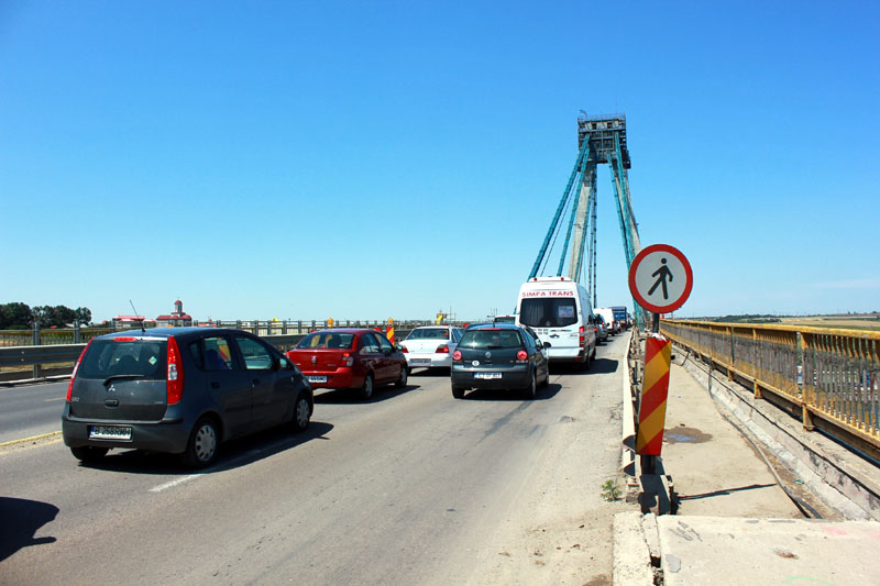 Restricții pe podul Agigea, până la sfârșitul lui septembrie - podagigeatraficmasini13-1379080040.jpg