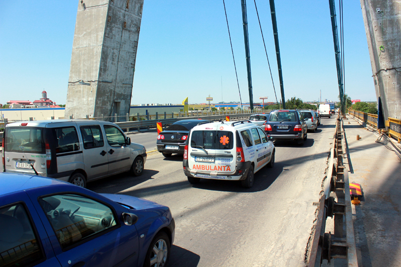 Cum se circulă pe Podul Agigea când acesta nu este închis total - podagigeatraficmasini17-1382978754.jpg