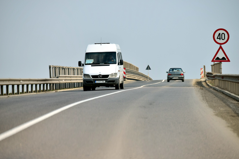 PERICOLUL DE PE PODUL CUMPĂNA / Ce trebuie să știe șoferii despre siguranța lor - podul21489515283-1489581132.jpg